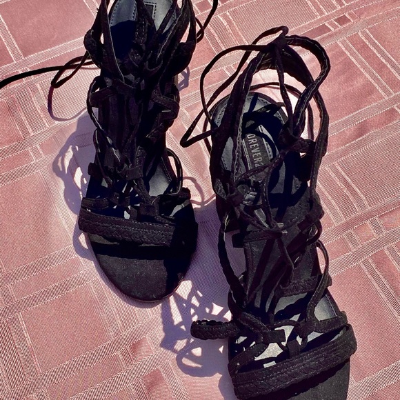 Size 9 - Forever 21 - Black - Lace Up Chunky Heels - Picture 2 of 3